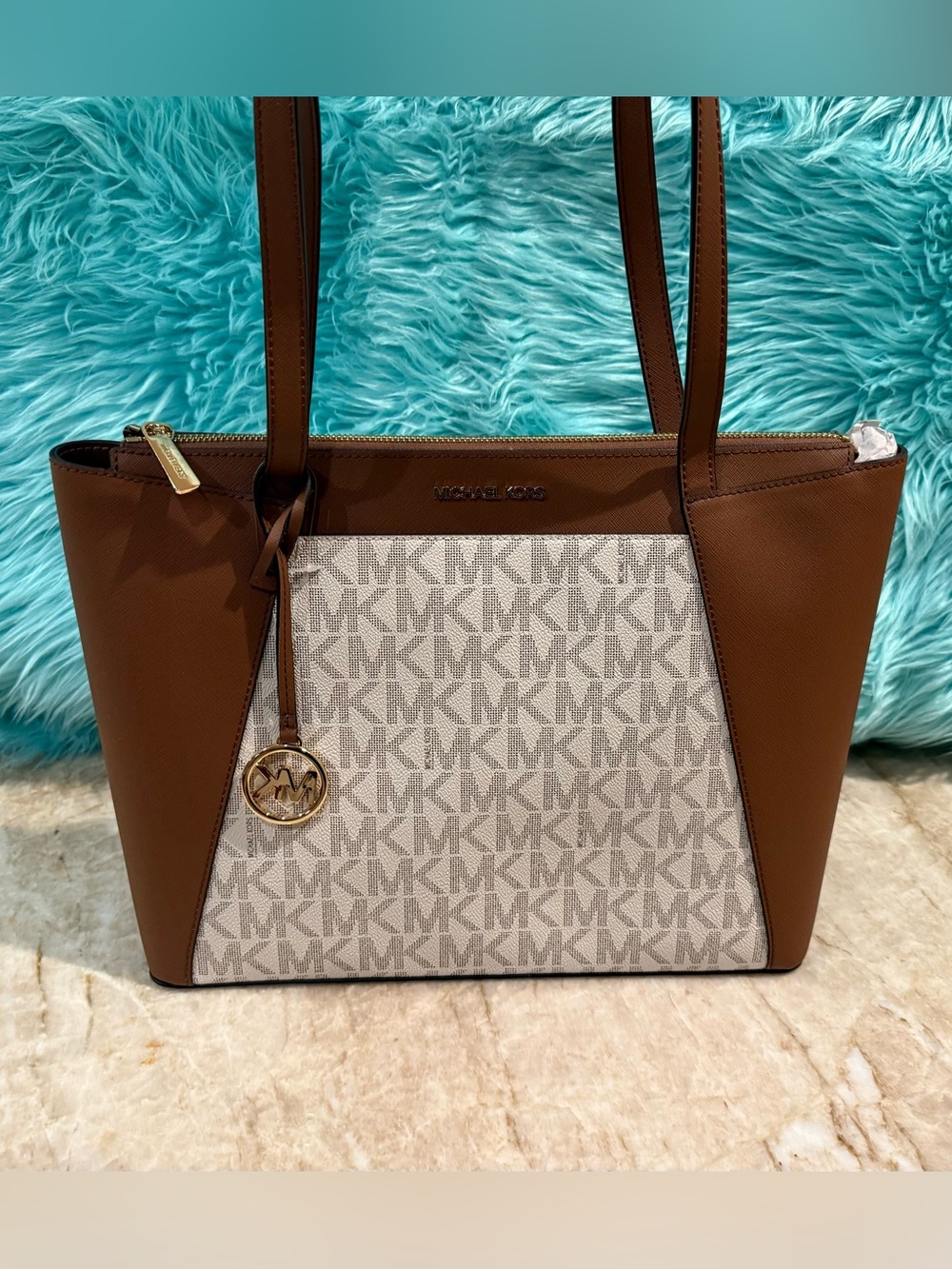 Michael Kors Maddie Medium EW Signature Top Zip Tote Handbag Vanilla/ Brown